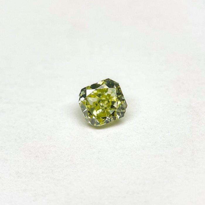 1 pcs Diamant (Natuurlijk gekleurd) - 0.86 ct - Radiant -, Handtassen en Accessoires, Edelstenen