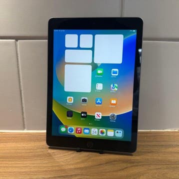 Apple iPad (5th Generation) 128GB Wifi - Mobiele telefoon, Nieuw