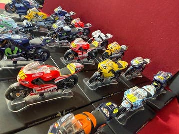1:24 - Model motorfiets (20) - Modelli collezione Valentino, Nieuw