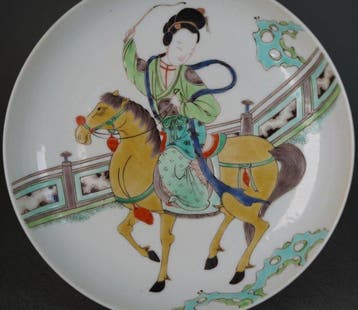 Kangxi (1662-1722) - Soucoupe - Une dame sur un cheval jaune
