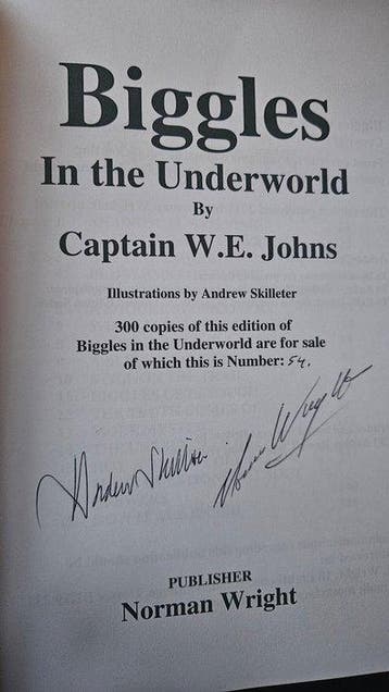 Captain W.E. Johns / Andrew Skilleter - Signed: Biggles In, Antiek en Kunst, Antiek | Boeken en Manuscripten