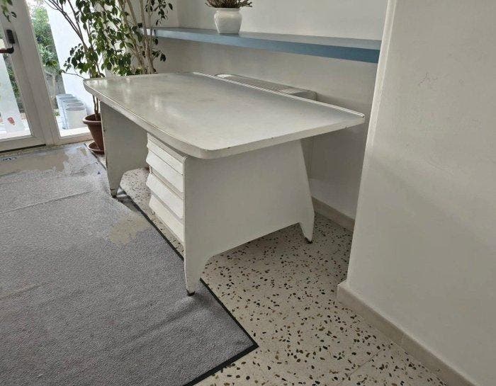 Bureau - Bois tendre - bureau vintage italien, Antiquités & Art, Art | Objets design