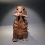 Vicus, Peru Terracotta Figuurlijk vat met handvat., Verzamelen
