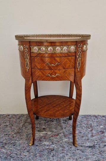 Chiffonnière tafel met porseleinen Plaquette - de parquet