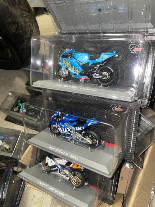 Altaya 1:18 - Model motorfiets (60) - Assortiment MotoGP, Hobby & Loisirs créatifs, Voitures miniatures | 1:5 à 1:12