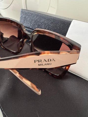 Prada - Lunettes de soleil