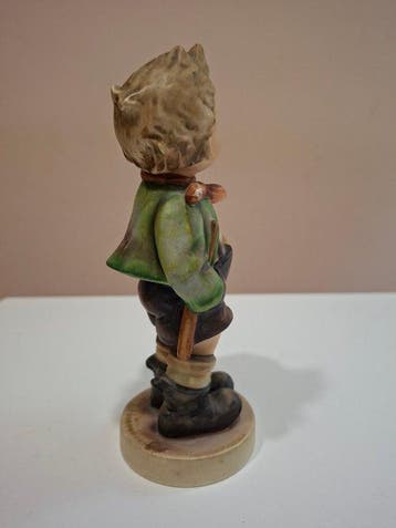 M.I. Hummel - M.I. Hummel - Beeld, Boy with Basket /