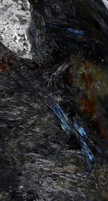 259 g wereldrariteit met blauwe kristalstralen Astrofylliet