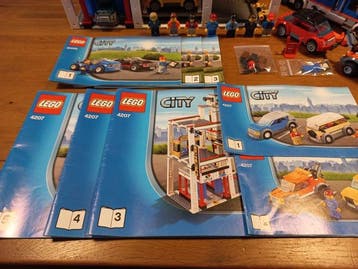 Lego Set - Ville - Parkeergarage 4207, takelwagen 60056 en, Kinderen en Baby's, Nieuw
