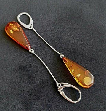 Zonder reserve. Oorbellen van Baltische amber en zilver 925., Verzamelen
