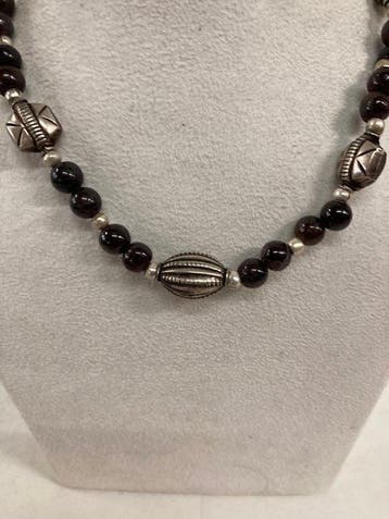 Ketting van granaat en zilverlegering, India - Granaat -
