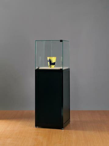 *TIP* Sokkelvitrine SV1 500 zwart met draaideur, Ophalen of Verzenden