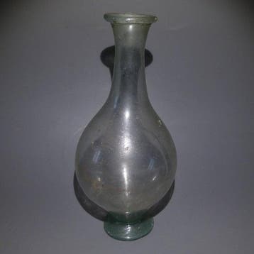 Oud-Romeins Glas Fijne fles. 18 cm hoog. 3e–4e eeuw na