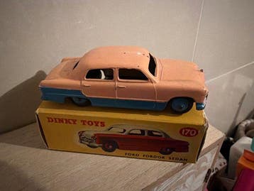 Dinky Toys 1:43 - Berline miniature - Ford Fordor Sedan