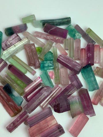 Tourmaline de qualité excitée par couleur cristal Cristaux -
