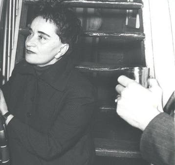 Herbert Tobias - Valeska Gert in Paris, etwa 1952