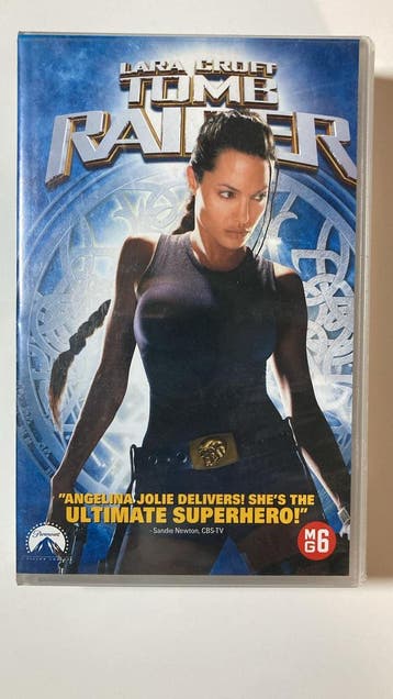 LARA CROFT TOMB RAIDER (VHS)