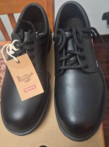 Dr. Martens x Supreme - Escarpin - Taille : EU 42 - Neuf, Kleding | Heren, Nieuw