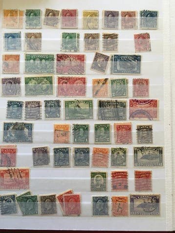 Canada - 4 albums de timbres , 3 de divers pays du monde, Gestempeld