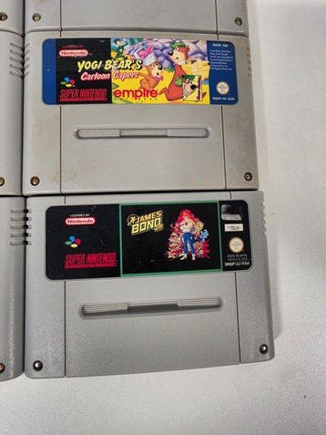 Nintendo - Snes - & 2 Controllers & 9 Game Cartridges (Mario, Games en Spelcomputers, Nieuw