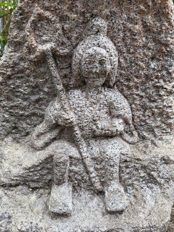 Très rare stèle de lascète mystique En no Gyôja - Granit -