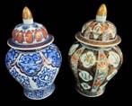 Paar Japanse porseleinen potten in Arita-Imari-stijl met