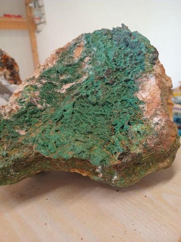 Malachite Cristal sur matrice - Hauteur : 16 cm - Largeur :