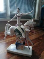 Meissen - Figuur - Balancierende Tänzerin auf Pferd -