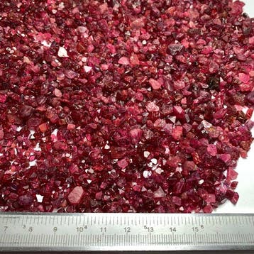 Uitzonderlijke rode spinel ruwe partij uit Birma Ruw- 485 g