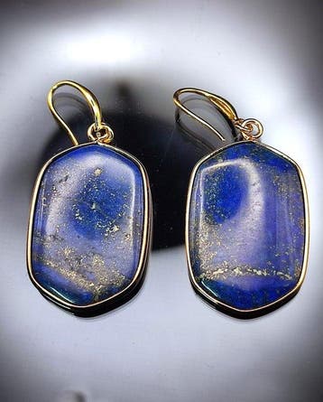 Magnifiques boucles doreilles en lapis-lazuli de première, Collections