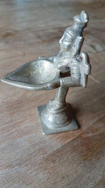 Messing-Godin Meenakshi met diya en papegaai, beeld van 10