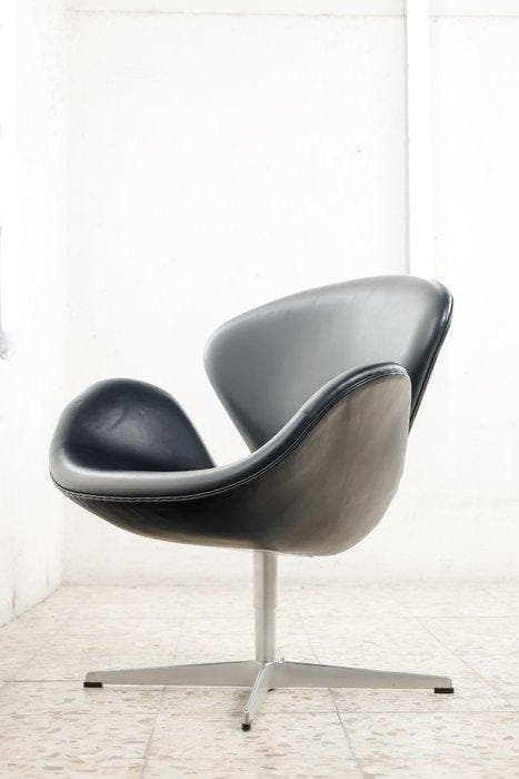 Fritz Hansen - Arne Jacobsen - Chaise longue - Chaise cygne, Antiquités & Art, Art | Objets design
