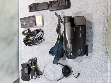 Sony CCD-TR650E PAL Hi8 Video8 Handycam – voll