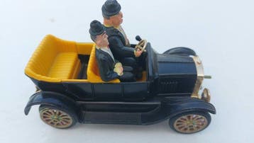 Politoys - Speelgoedauto Auto depoca con coppia - 1960-1970