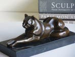Sculpture, Reclining Cat - 4,5 kg - 26 cm - Bronze patiné