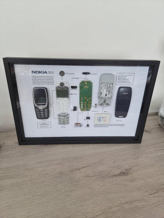 Nokia 3310 - framed, disassembled - Mobiele telefoon, Games en Spelcomputers, Spelcomputers | Overige Accessoires