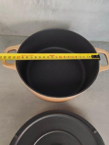 Style Staub, Le Creuset, Invicta - Braadpan - Bron, Antiek en Kunst
