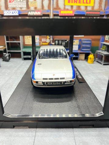 KK Scale 1:18 - Modelauto - Porsche 924 Turbo