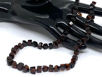 The Amber Cubism: Collier en ambre baltique translucide