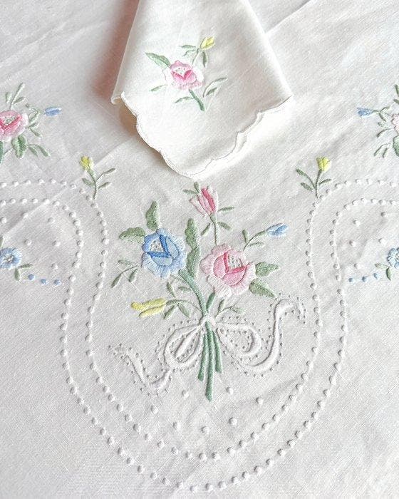 Tafelkleed (13) - 260 cm - 170 cm - Vintage handgeborduurd, Antiek en Kunst, Antiek | Tapijten, Tafelkleden en Textiel