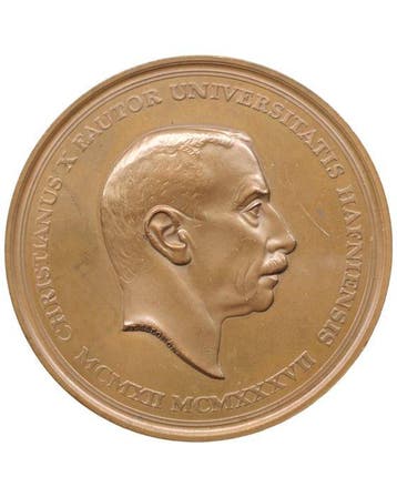 Denemarken. 2x Bronze medals: Silver Jubilee Christian X &, Gestempeld
