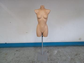 Paspop - vrouw - B42 x D27 x H153 cm - huidskleur - op hoog