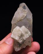 Hartvormige apatiet op quartz - Hoogte: 6.4 cm - Breedte:, Collections, Minéraux & Fossiles