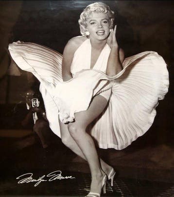 Marilyn Monroe - Rokscène uit de film The Seven Year Itch,