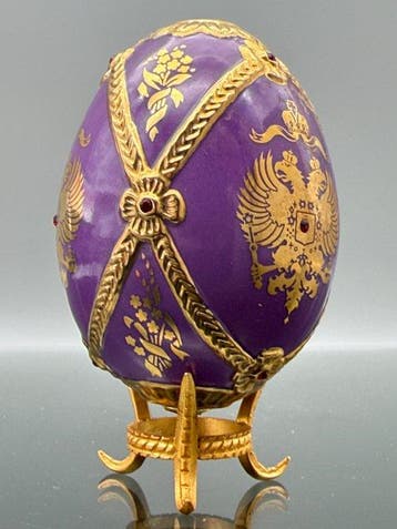 Fabergé ei - Imperiaal juwelei, versierd met 24-karaats goud