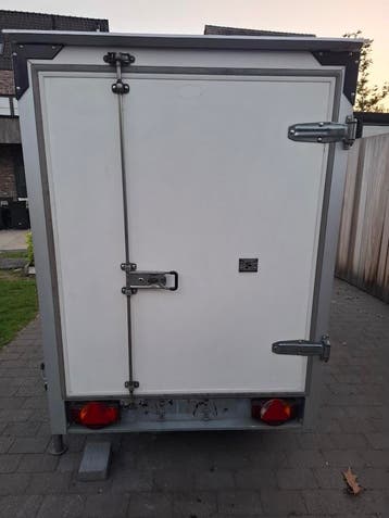 Humbaur gesloten aanhangwagen 750kg geremd, Zo goed als nieuw