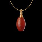 Oud-Romeins Pendant, met draad omwikkelde karneool kraal