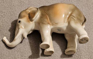 Royal Dux Porzellan-Manufaktur - Beeldje - Royal Dux olifant