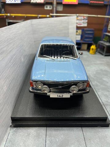 MCG 1:18 - Modelauto - Volvo 142 (1973), Nieuw