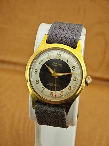 Adora - Vintage 17 Jewels Manual Winding Wristwatch - Sans, Bijoux, Sacs & Beauté